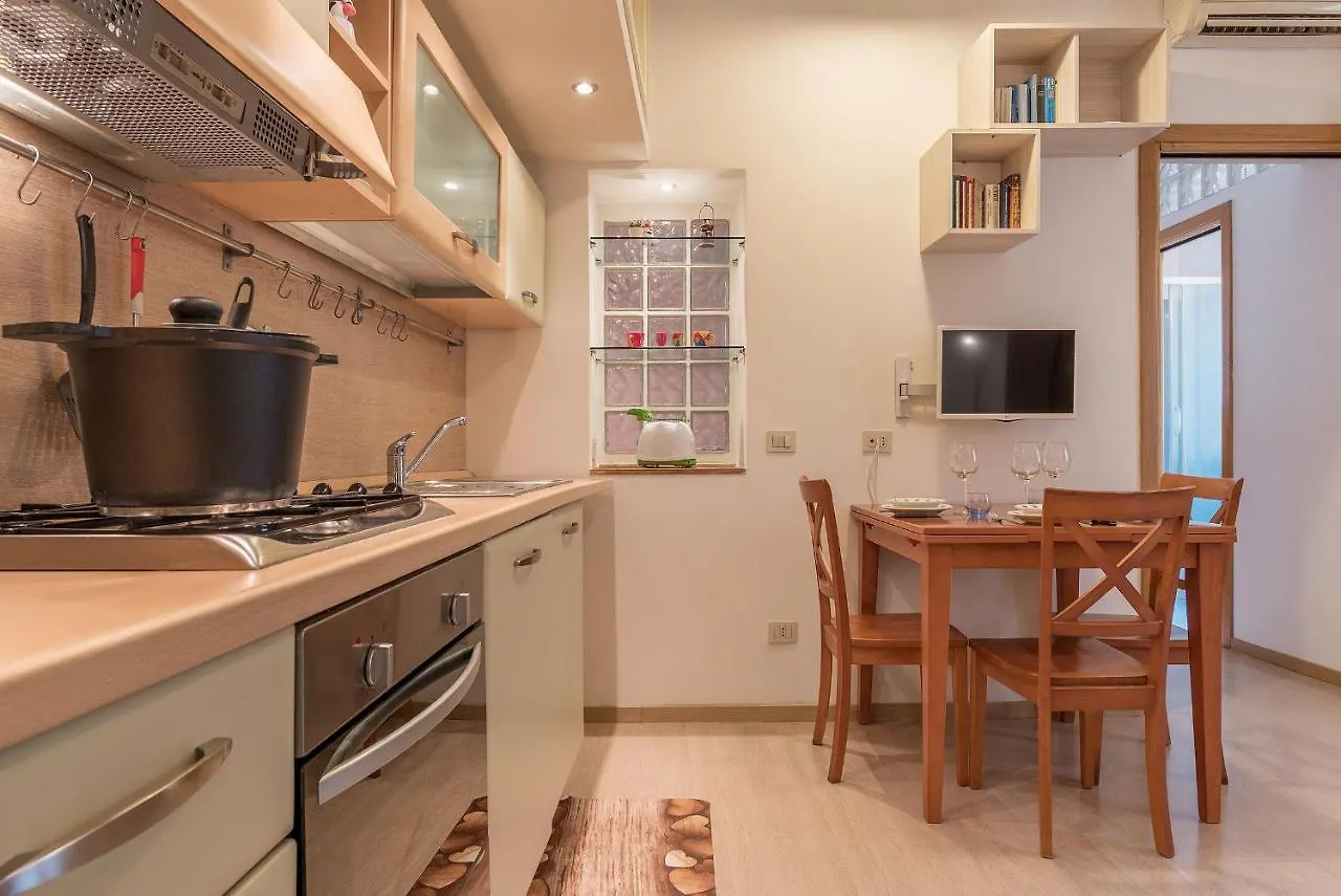 Coronari Central Apartment Rome Italy